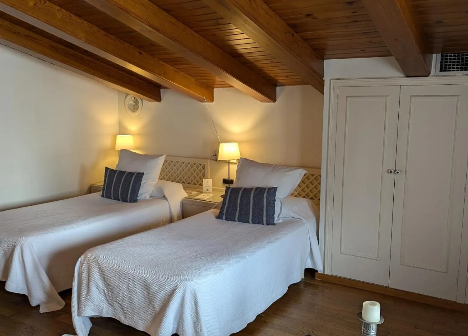 Hostal De La Placa - Hotel Boutique Cabrils